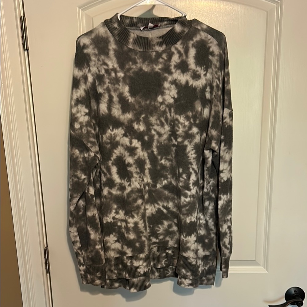 New Directions Gray and White Tie-Dye Sweatshirt